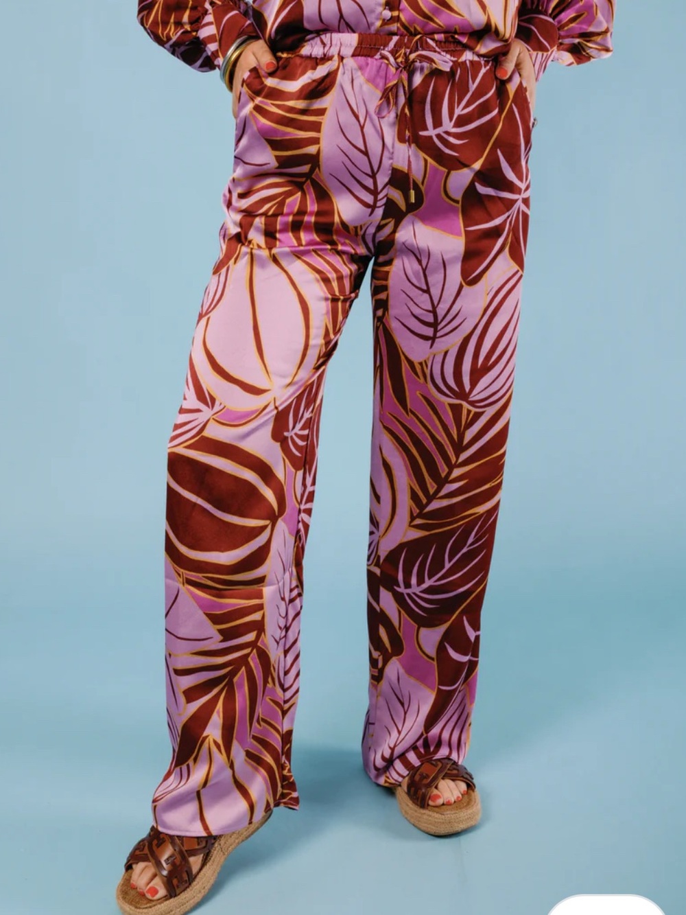 Tropical Leaf Print Wide-Leg Lounge Pants 28” inseam
New no tags 
Never worn
